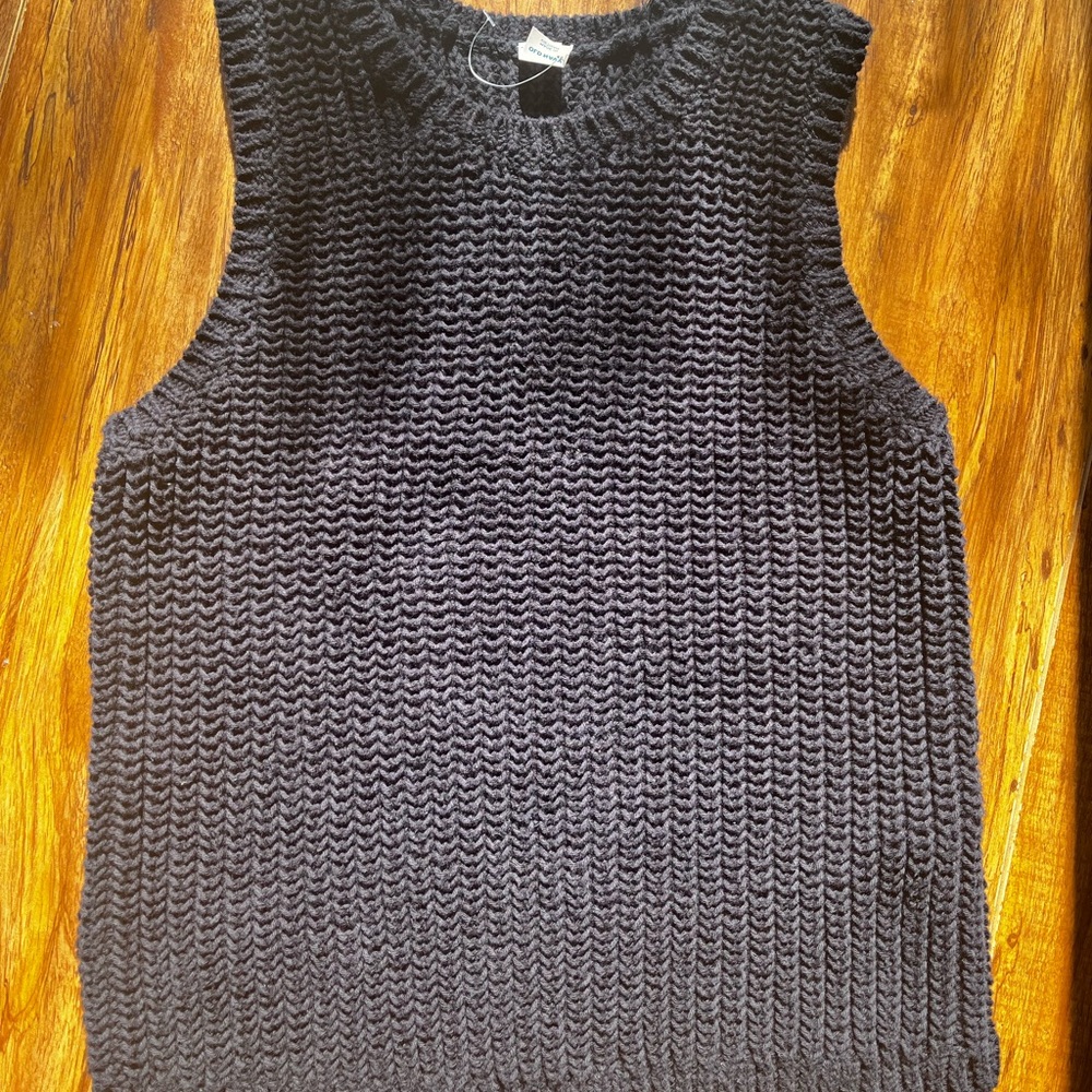 Old Navy Women's Black Crewneck Sweater vest